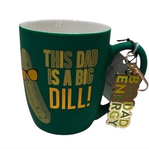 💚🔹️Dwell Studio 🔹️"This Dad Is A Big Dill! " Green  Pickle Mug With Keychain